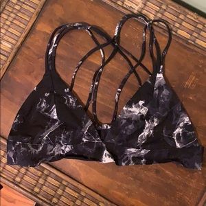 Marble colored triangle brallette